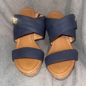 Tommy Hilfiger open toe PLATFORM SANDALS SIZE 6.5!  Worn once!